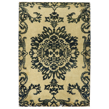 Traditional Wool Cream Handknotted Rug